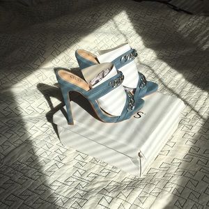 NIB Sexy Liliana Silver Chain detail heels